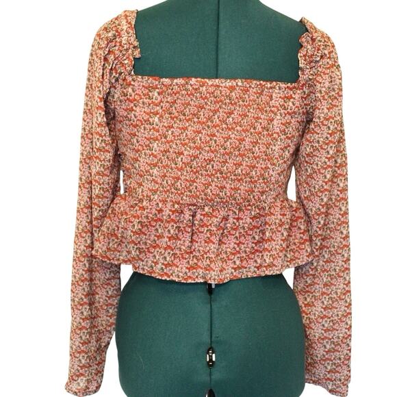 NWT! Beyond Words Red Floral Ruched Long Sleeve Smocked Peplum Crop Top Women M - Picture 3 of 4